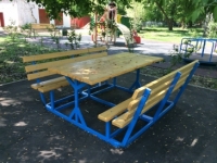Стол со скамейками
