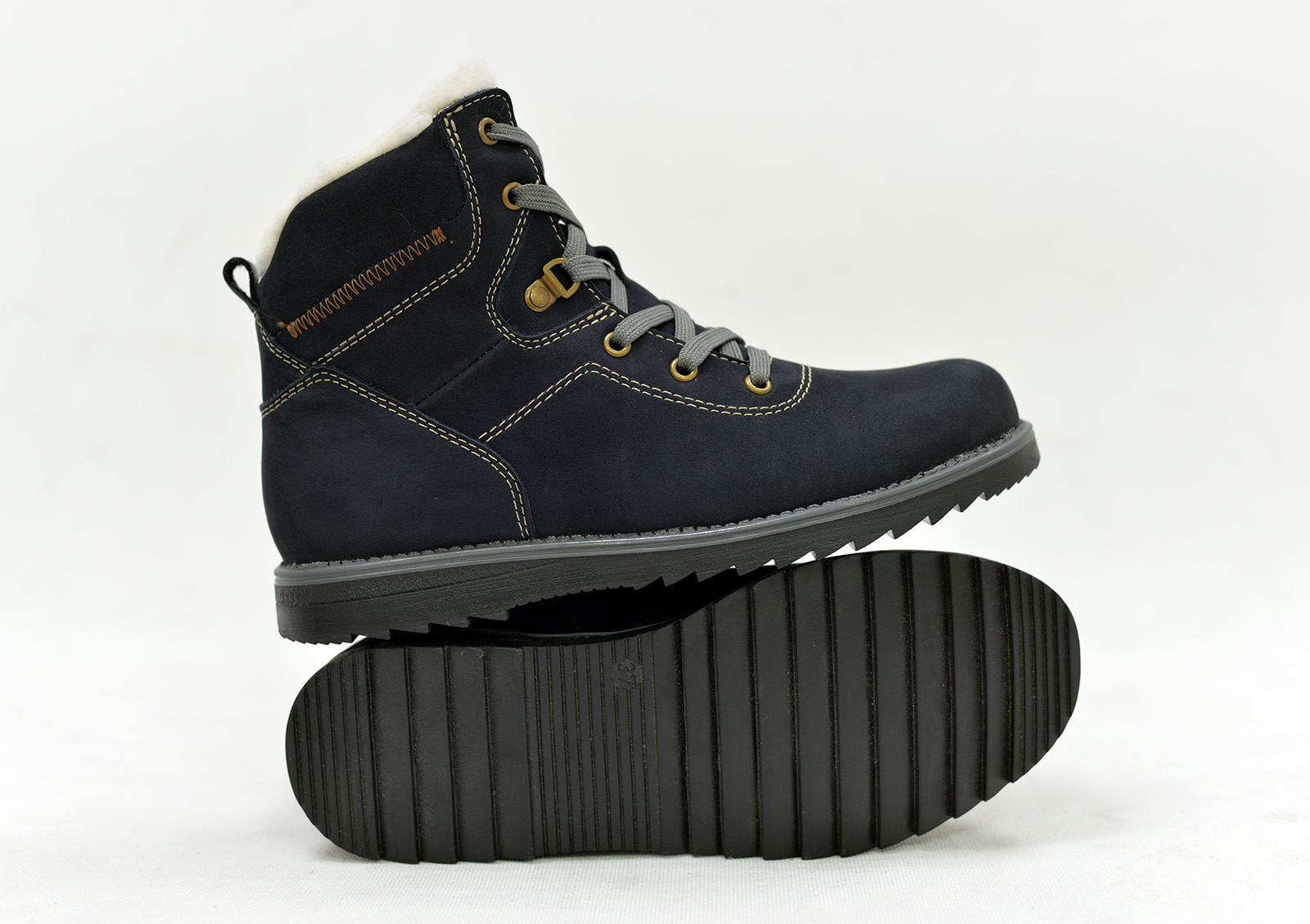 Ботинки треккинговые Marina